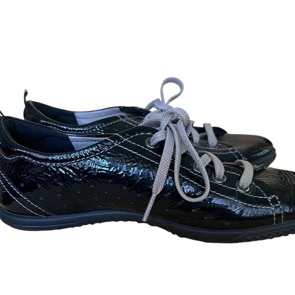 Women’s Ecco Black Patent Leather Lace Up Comfort Sneakers Shoes Size 37 7 - Picture 2 of 6